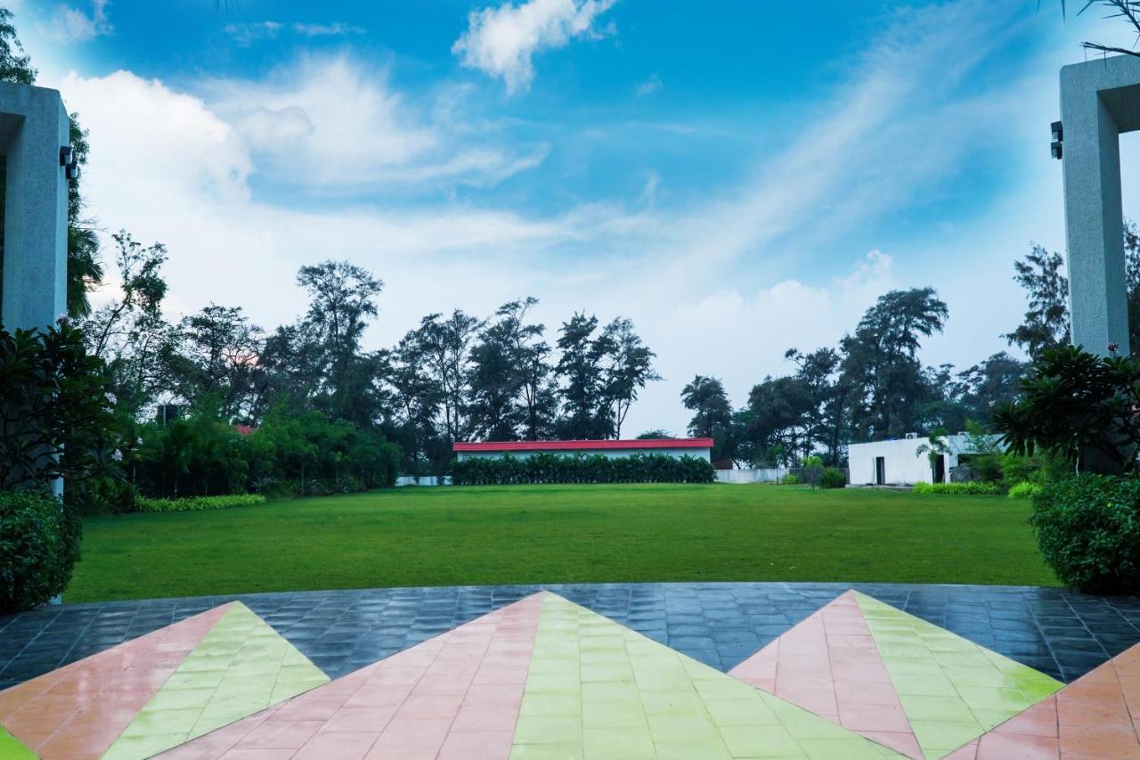 Shanti Resorts Valsad Exterior photo