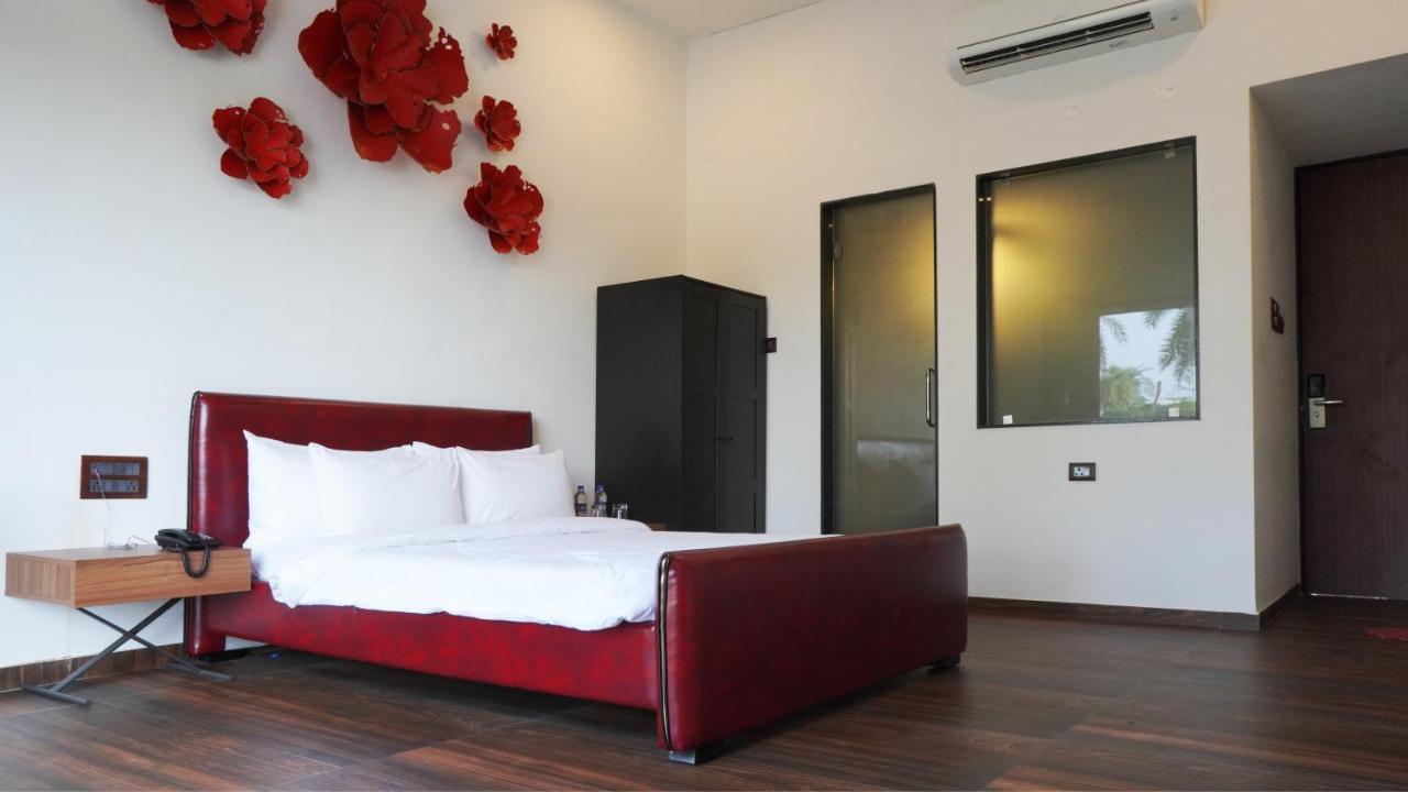 Shanti Resorts Valsad Exterior photo
